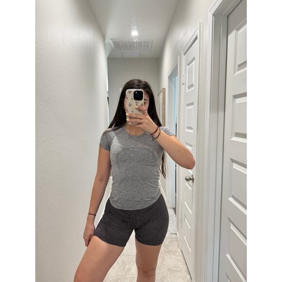 Vuori studioprinted biker shorts - size XS. 6" inseam - Picture 2 of 7